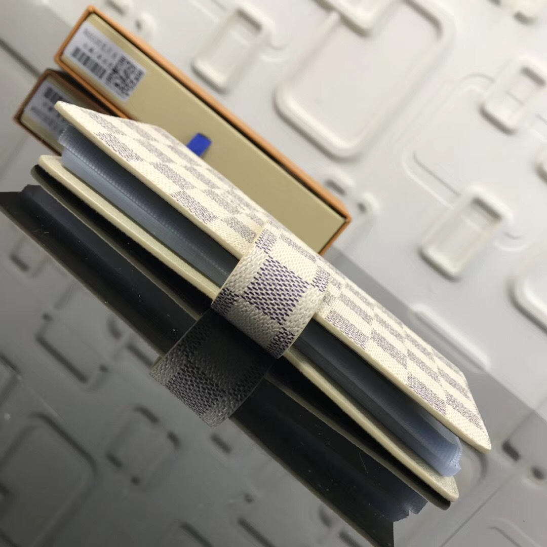 LV Card holder M66530