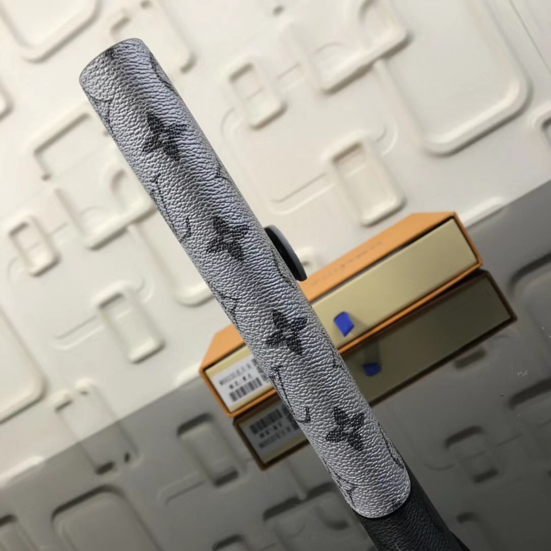 LV Card holder M66530