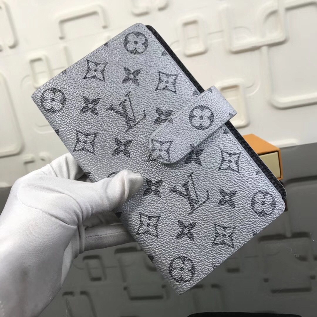 LV Card holder M66530