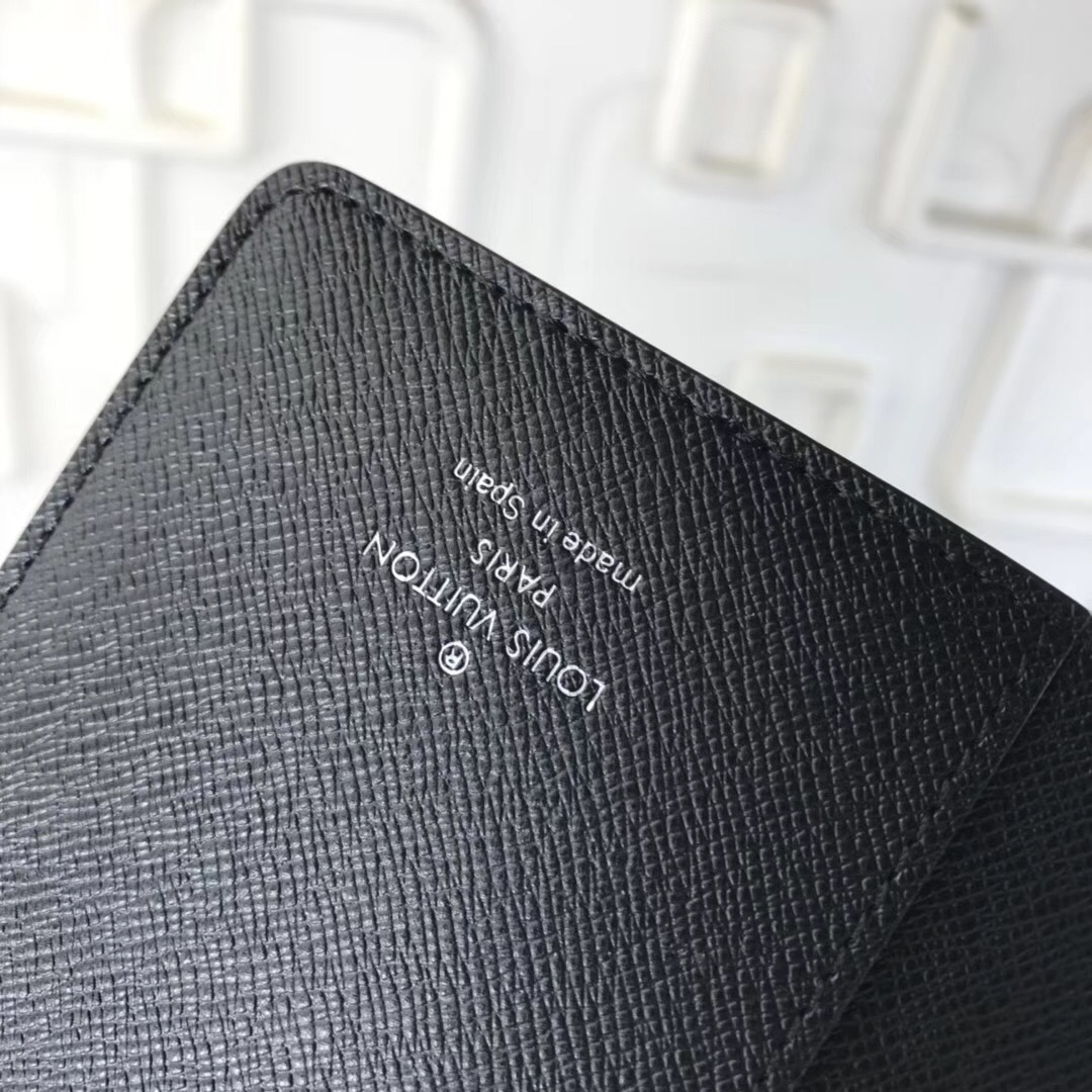 LV Card holder M66530