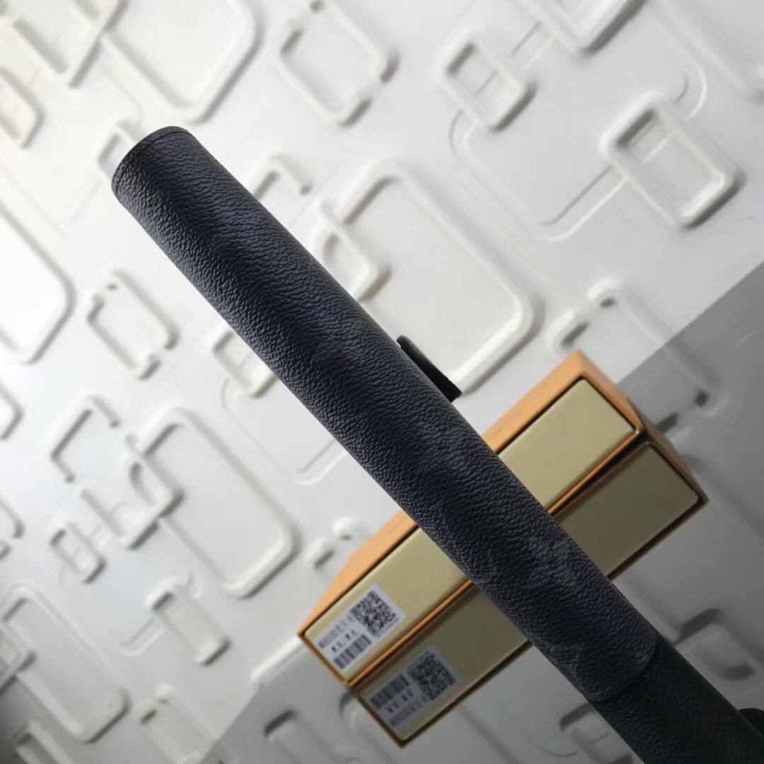 LV Card holder M66530