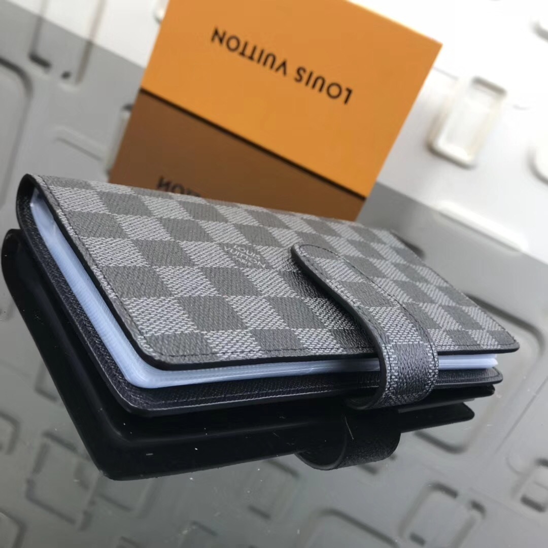 LV Card holder M66530