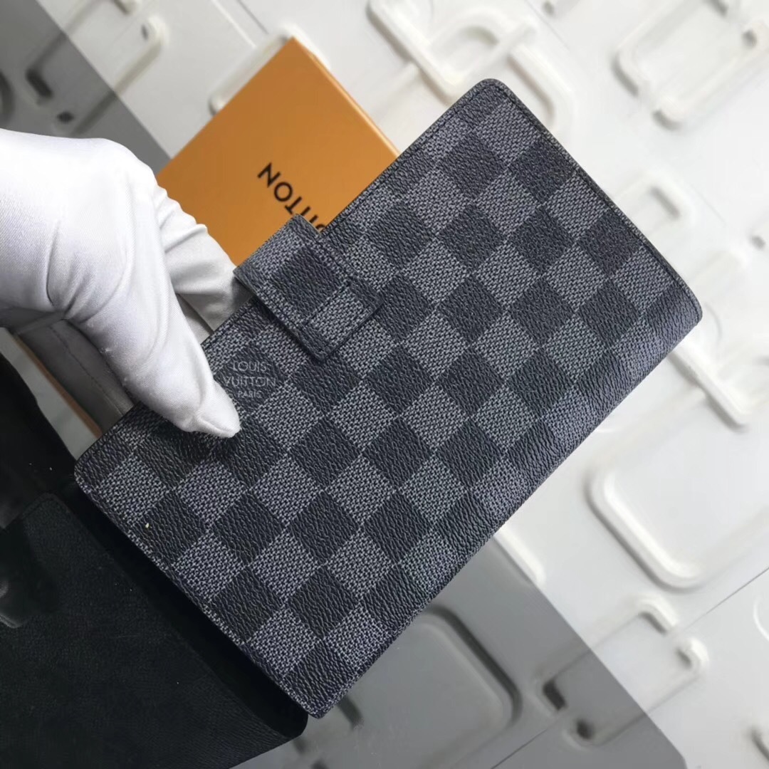 LV Card holder M66530