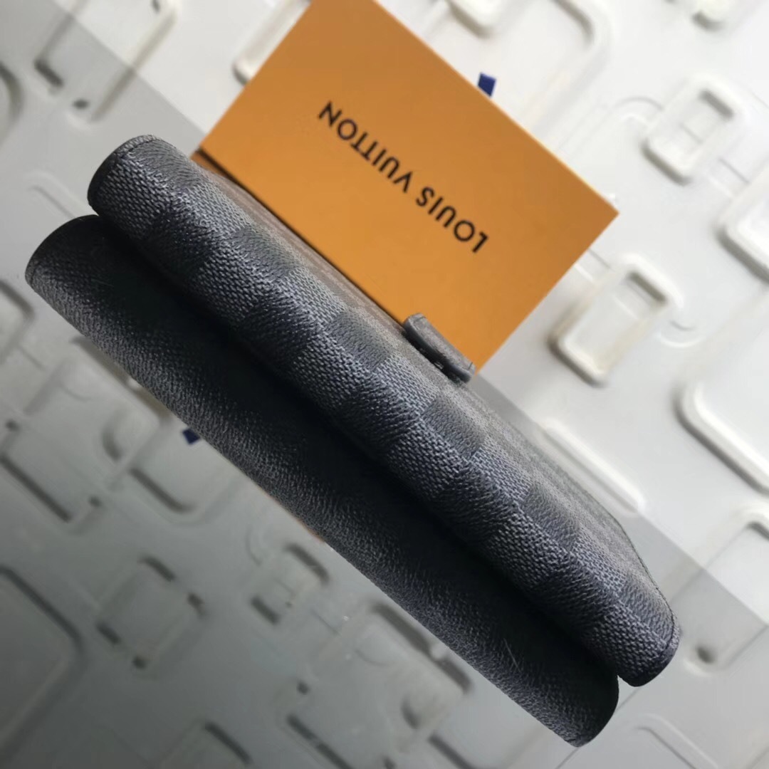 LV Card holder M66530