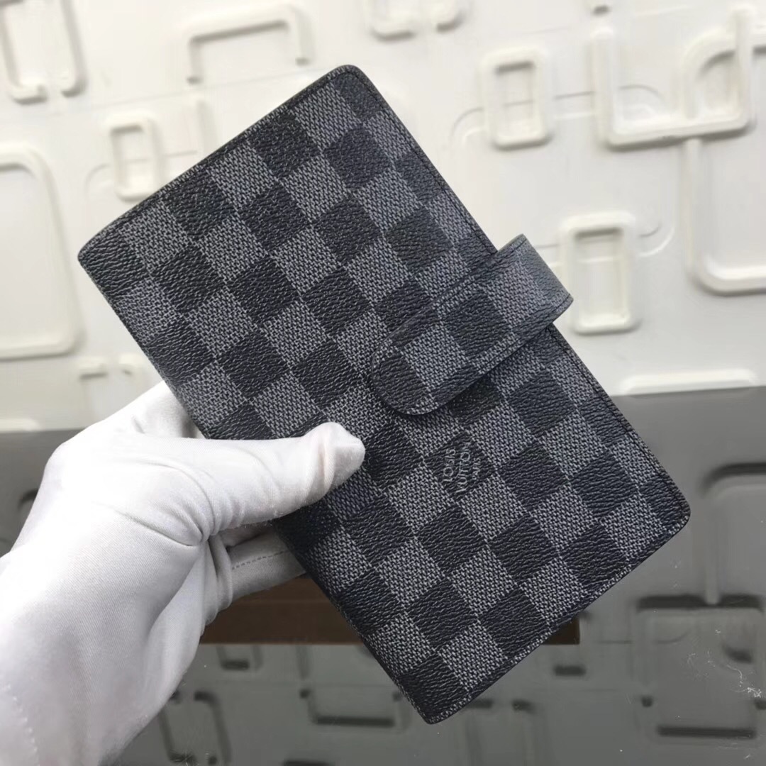 LV Card holder M66530