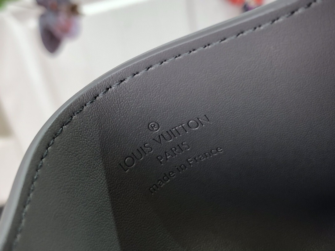 LV CARD HOLDER M69171H