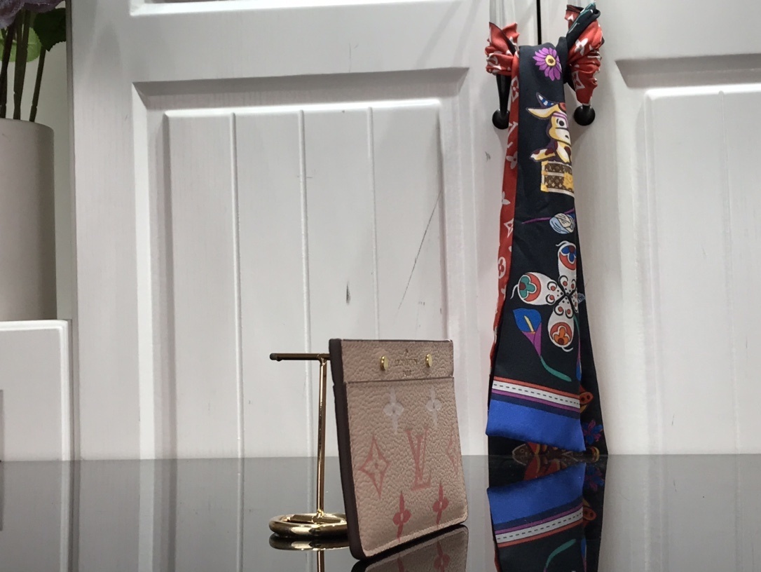 LV CARD HOLDER M80401