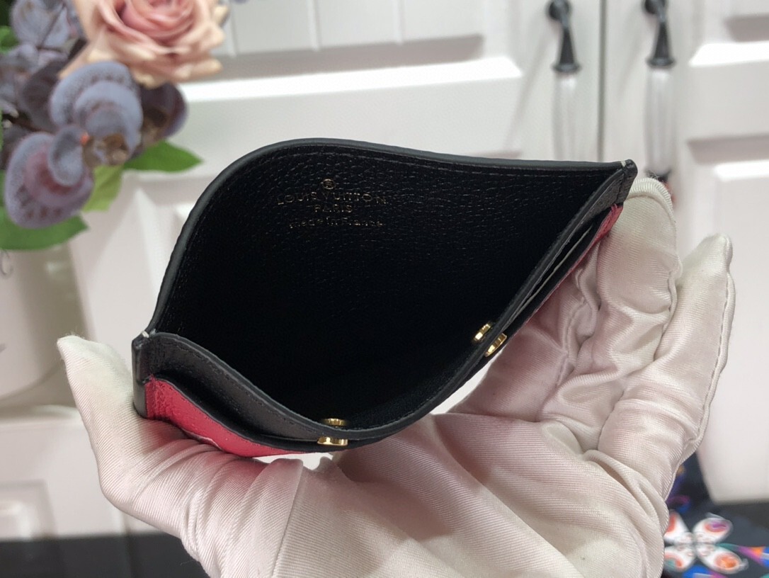 LV CARD HOLDER M81282