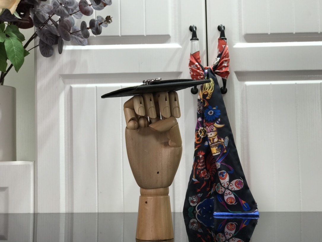 LV Card Holder N60378