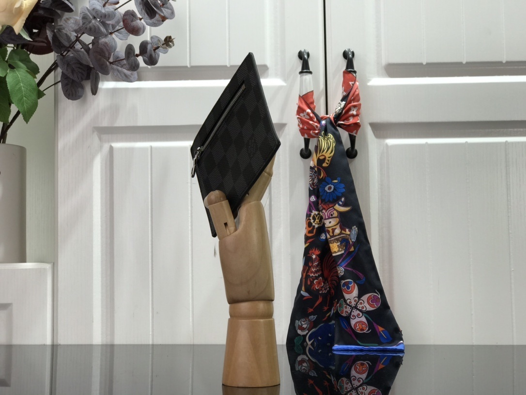 LV Card Holder N60378