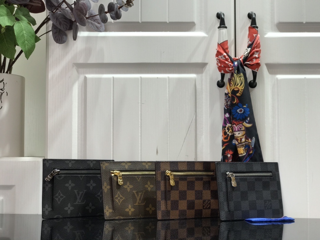 LV Card Holder N60378