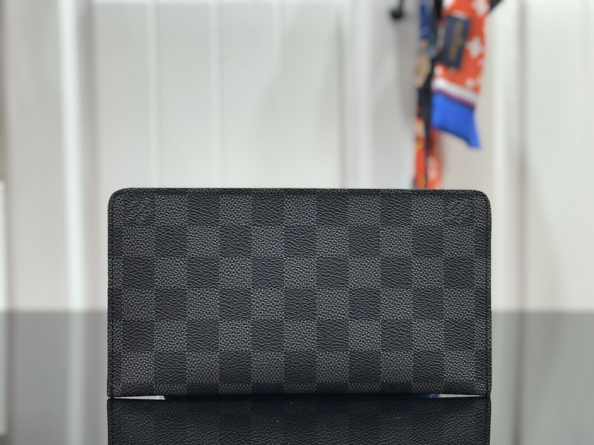 LV Card Holder N63049