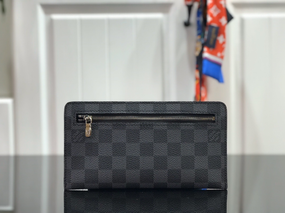 LV Card Holder N63049