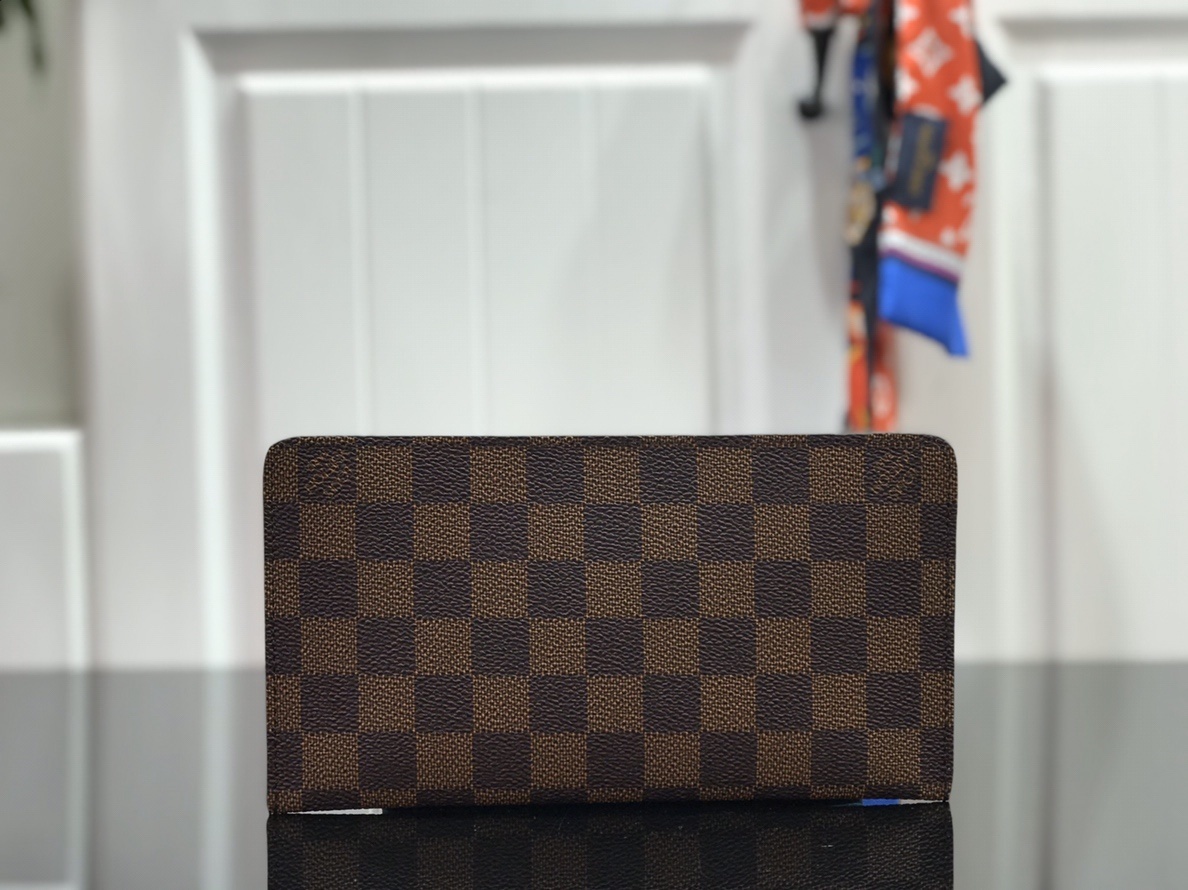 LV Card Holder N63049