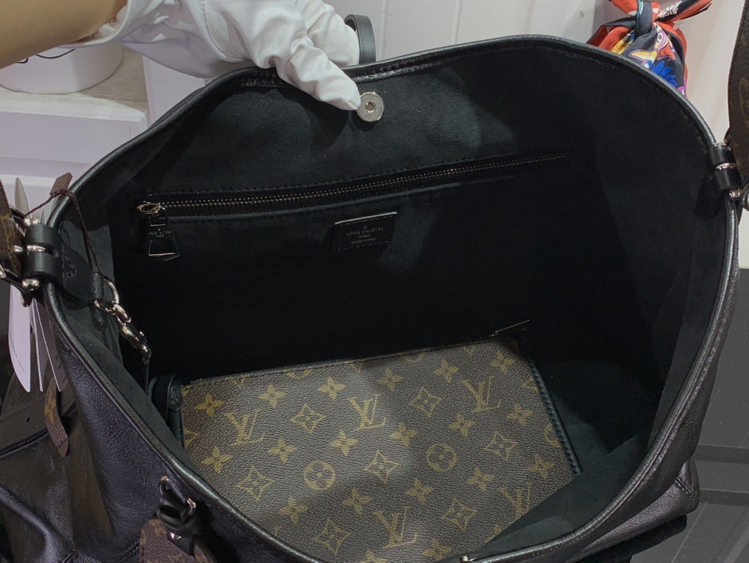 LV CarryAll Dark M25143