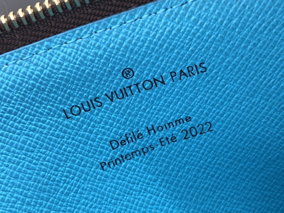 LV CC HOLDER M81256