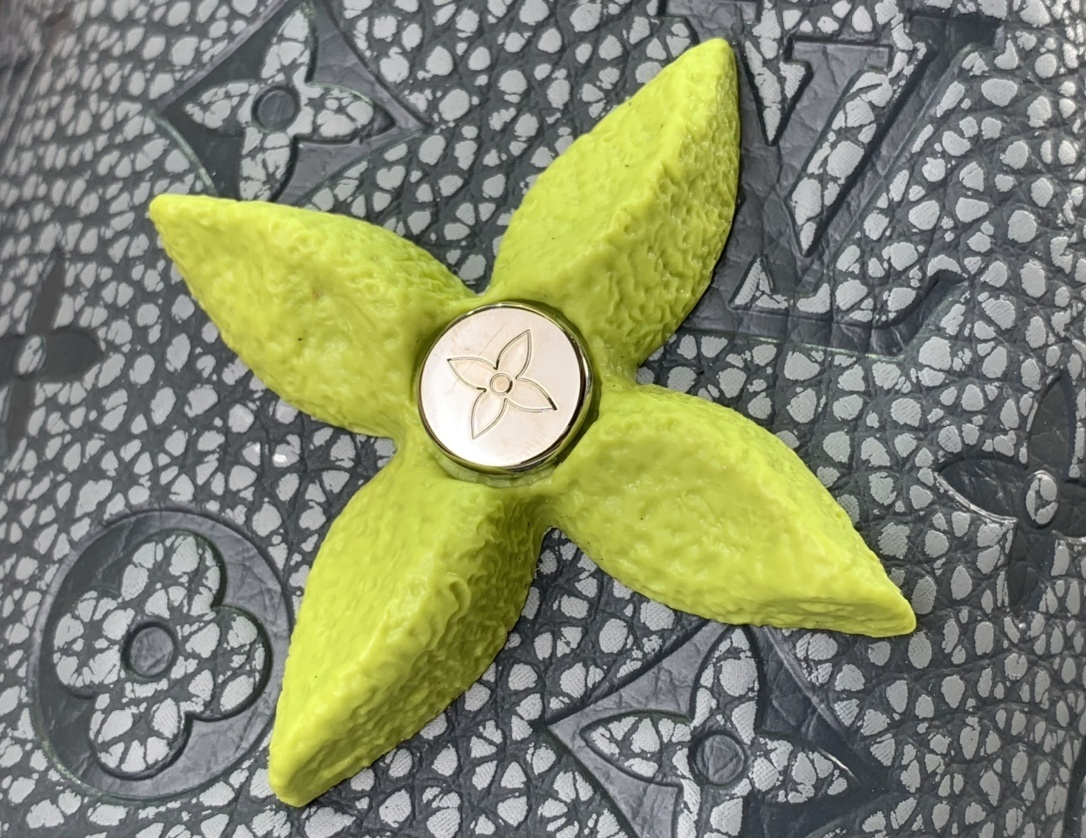 LV CHALK POUCH M81572 