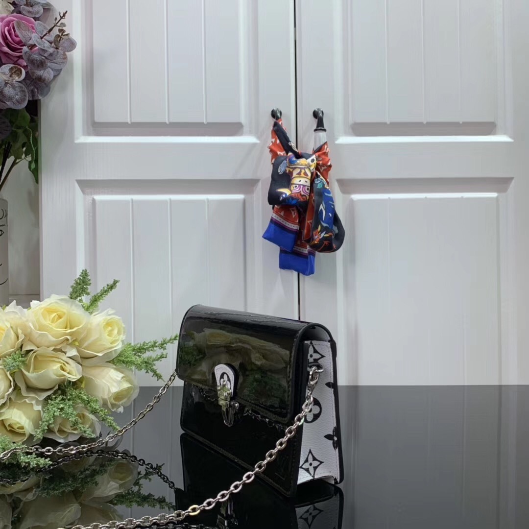 LV CHERRYWOOD CHAIN wallet M67793