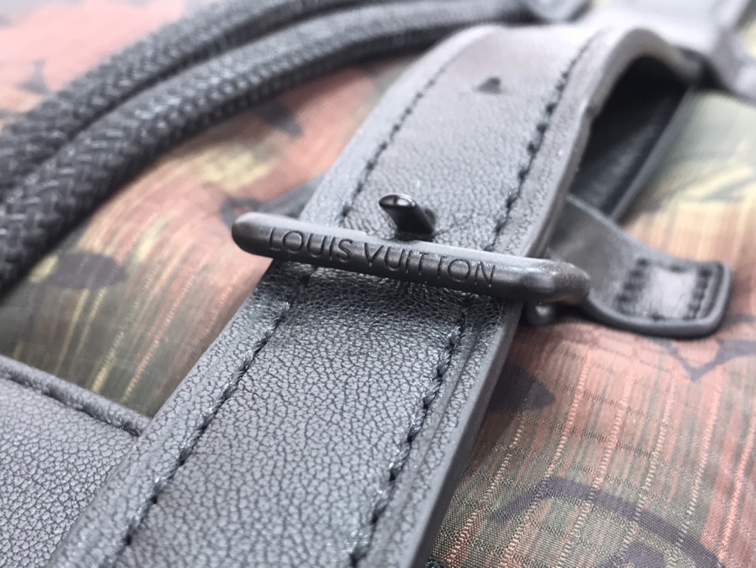 LV CHRISTOPHER BACKPACK PM M56411