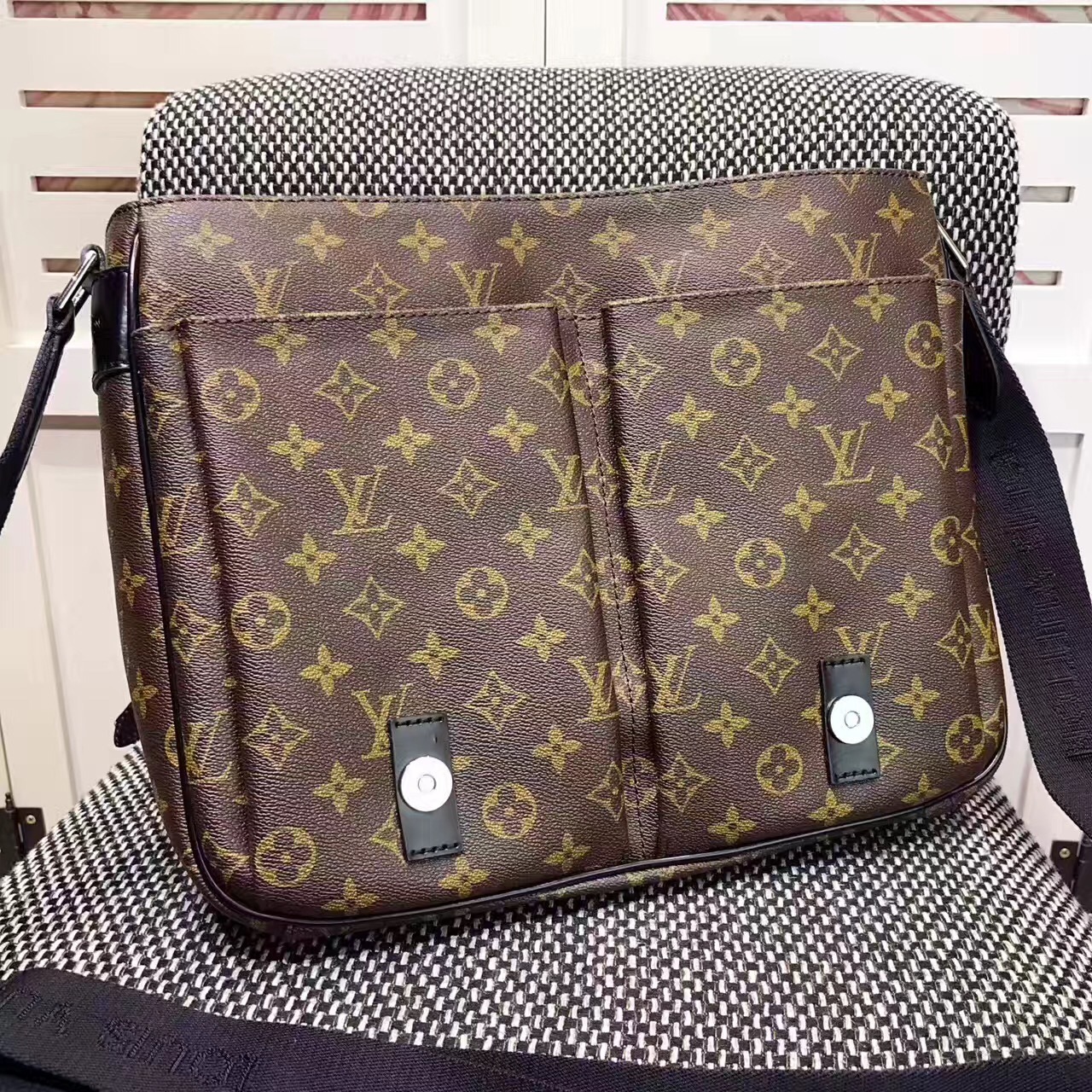 LV CHRISTOPHER bag M41643