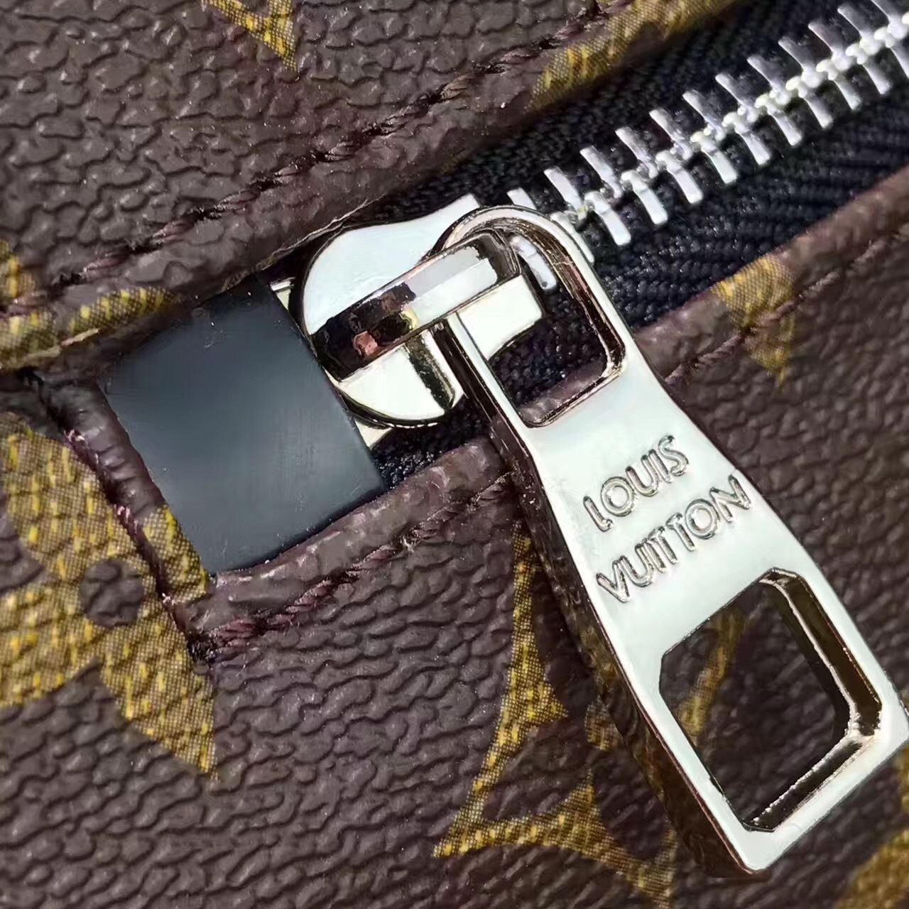 LV CHRISTOPHER bag M41643