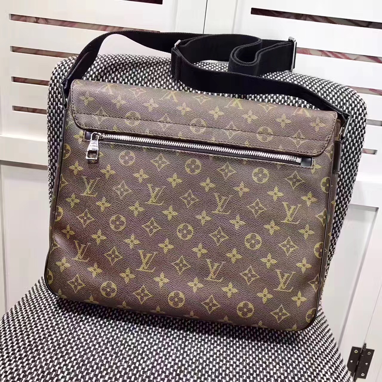 LV CHRISTOPHER bag M41643