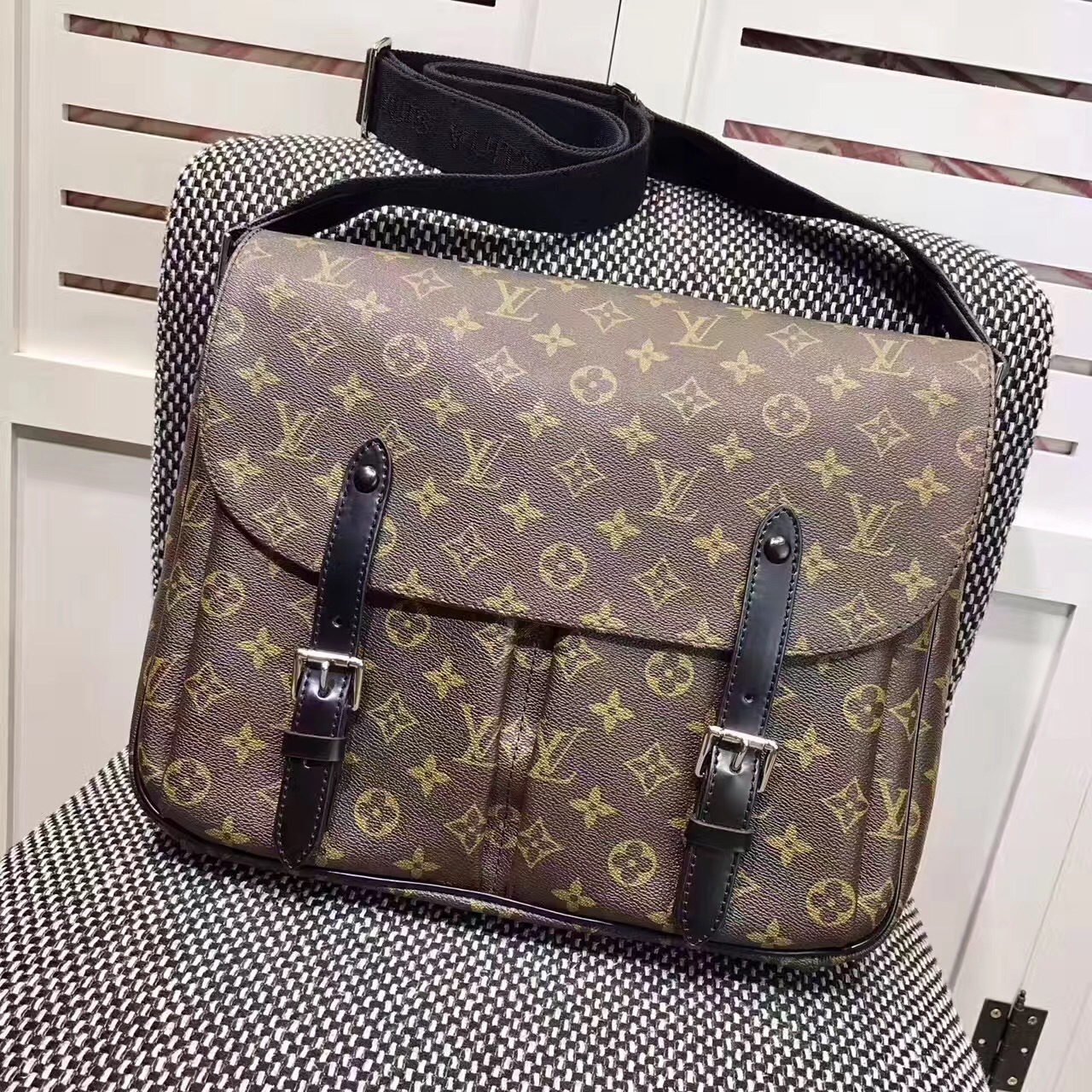 LV CHRISTOPHER bag M41643