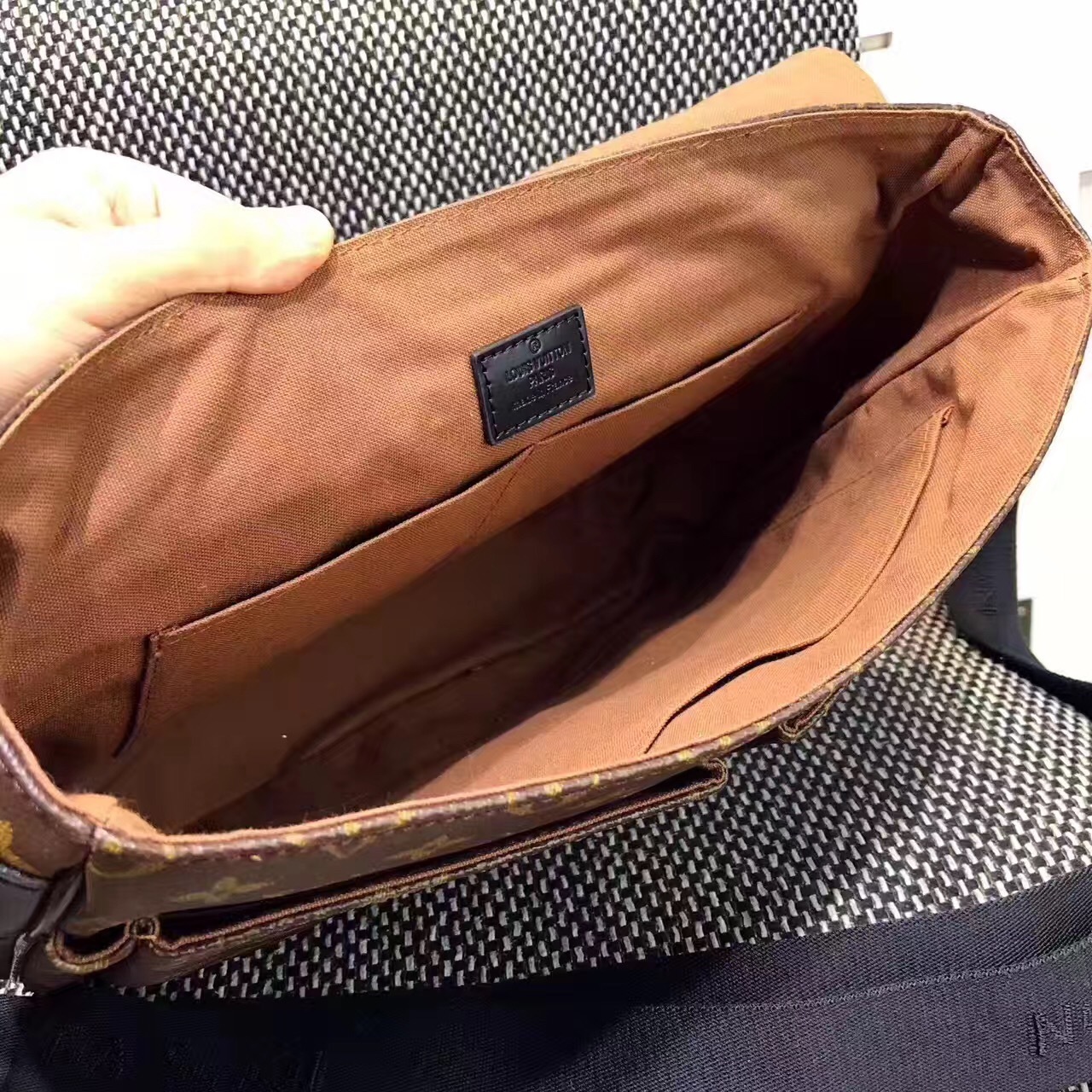 LV CHRISTOPHER bag M41643