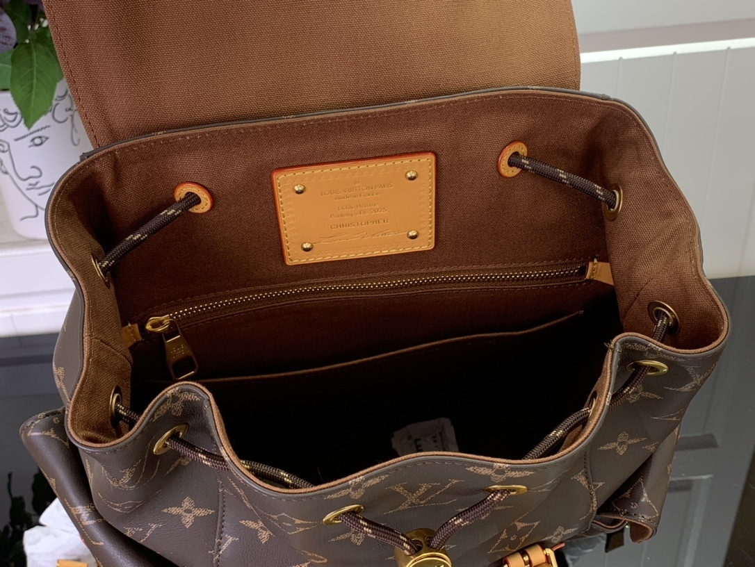 LV CHRISTOPHER m14038