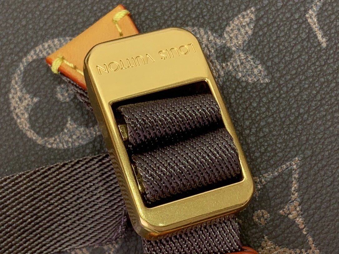 LV CHRISTOPHER m14038