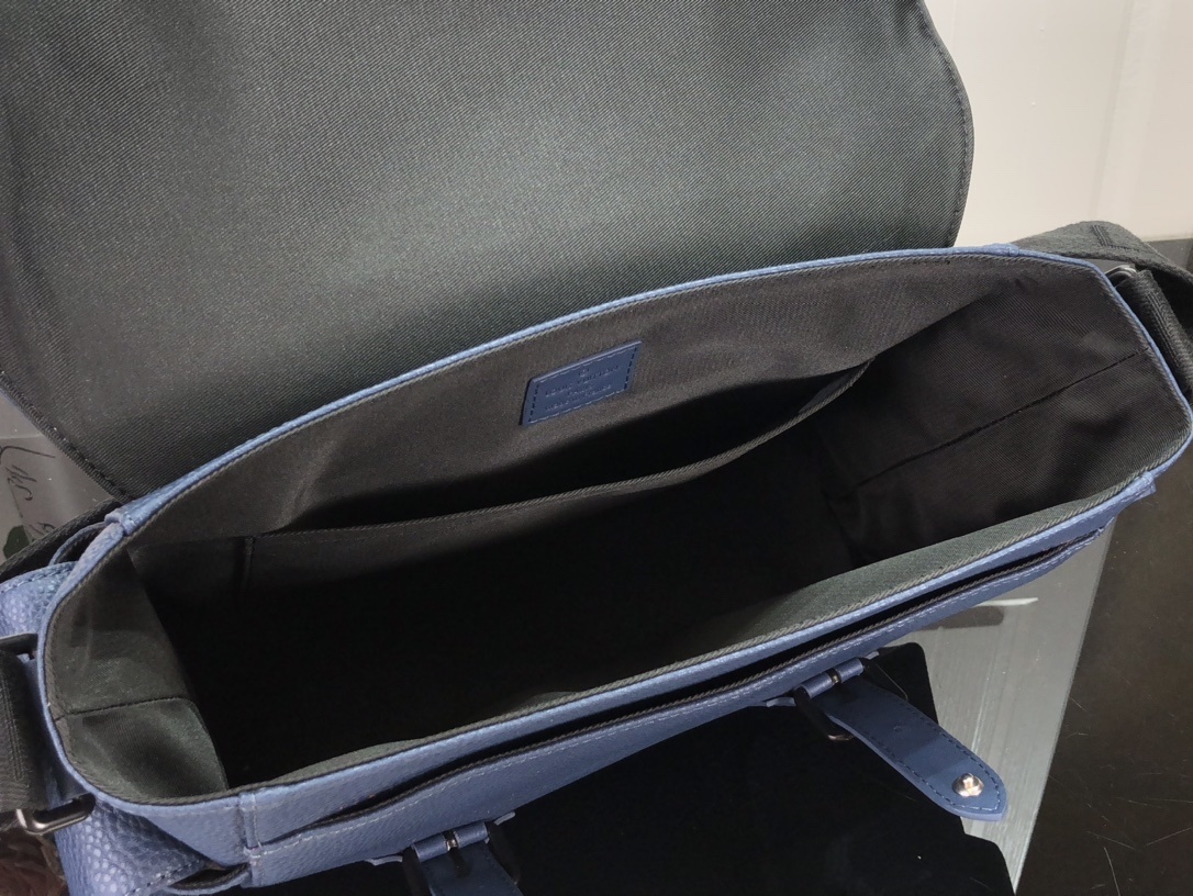 LV CHRISTOPHER MESSENGER M58476