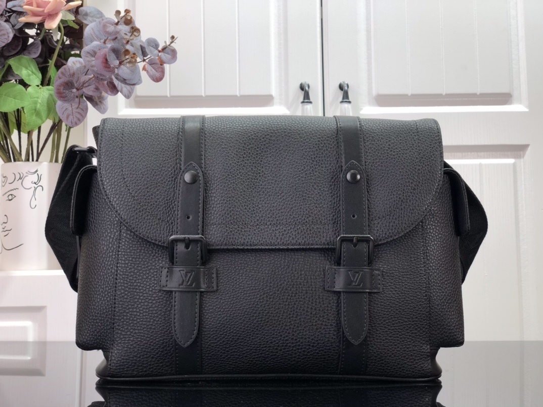 LV CHRISTOPHER MESSENGER M58476