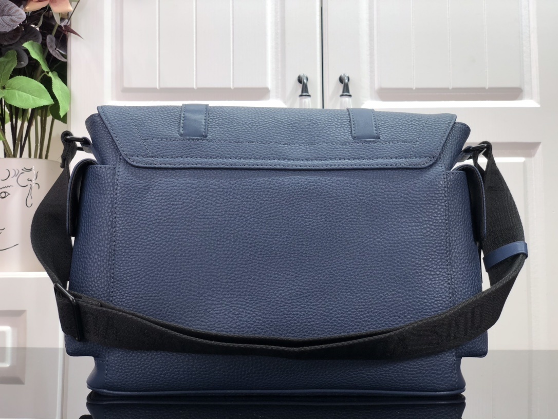 LV CHRISTOPHER MESSENGER M58476