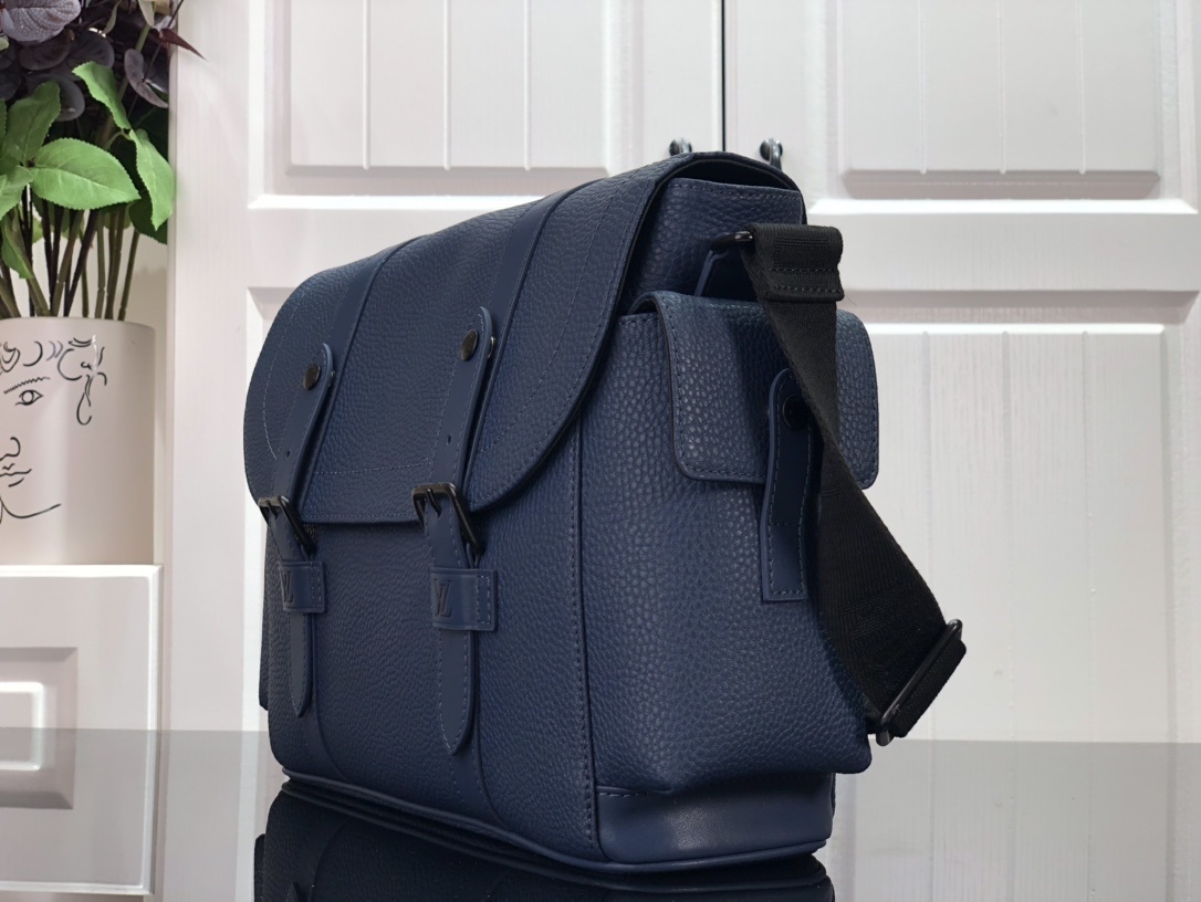 LV CHRISTOPHER MESSENGER M58476