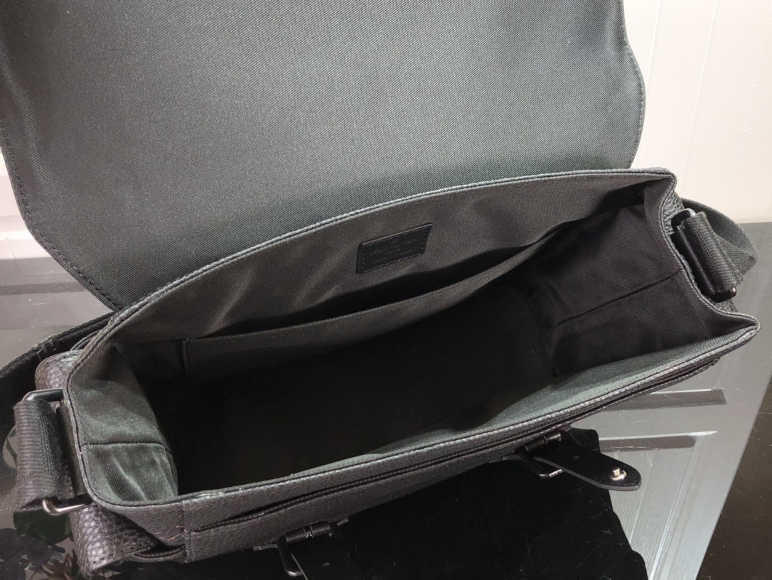 LV CHRISTOPHER MESSENGER M58476