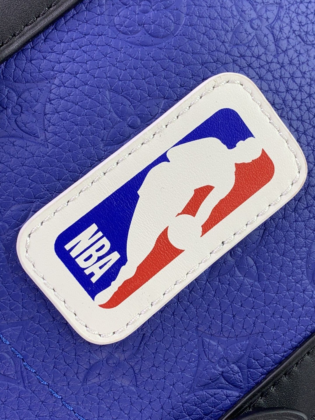 LV CHRISTOPHER MM M21104