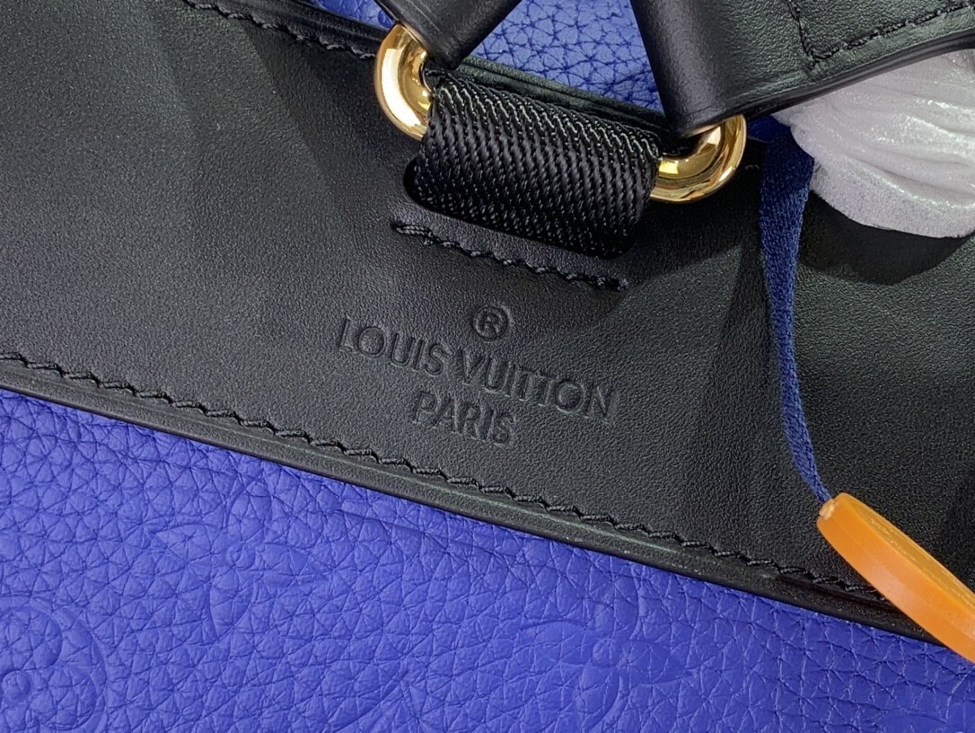 LV CHRISTOPHER MM M21104