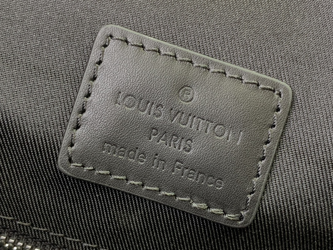 LV CHRISTOPHER MON MONOGRAM P01959