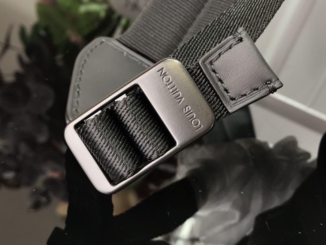 LV CHRISTOPHER PM M41079