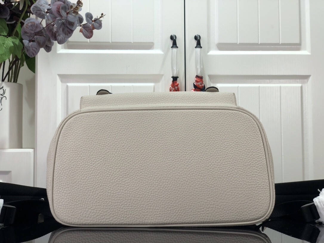 LV CHRISTOPHER SLIM BACKPACK M58644 