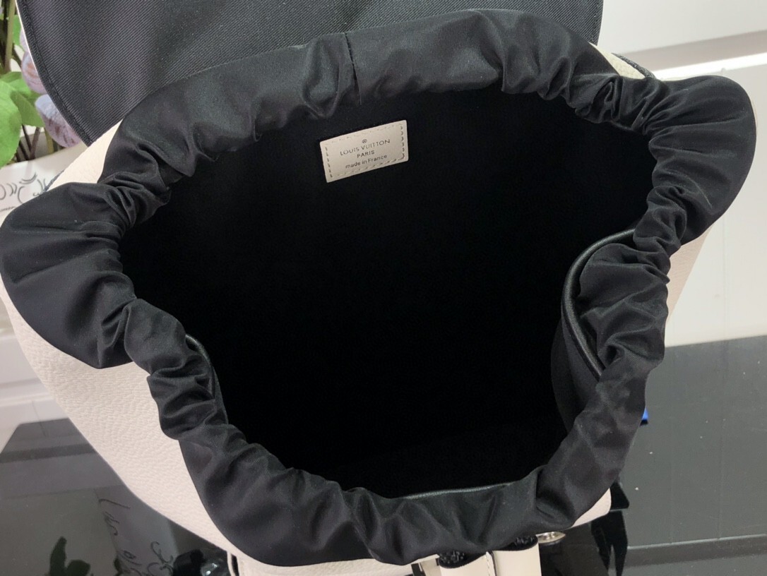 LV CHRISTOPHER SLIM BACKPACK M58644 