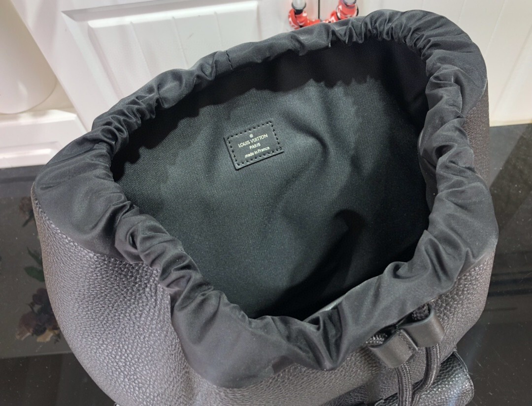 LV CHRISTOPHER SLIM BACKPACK M58644 