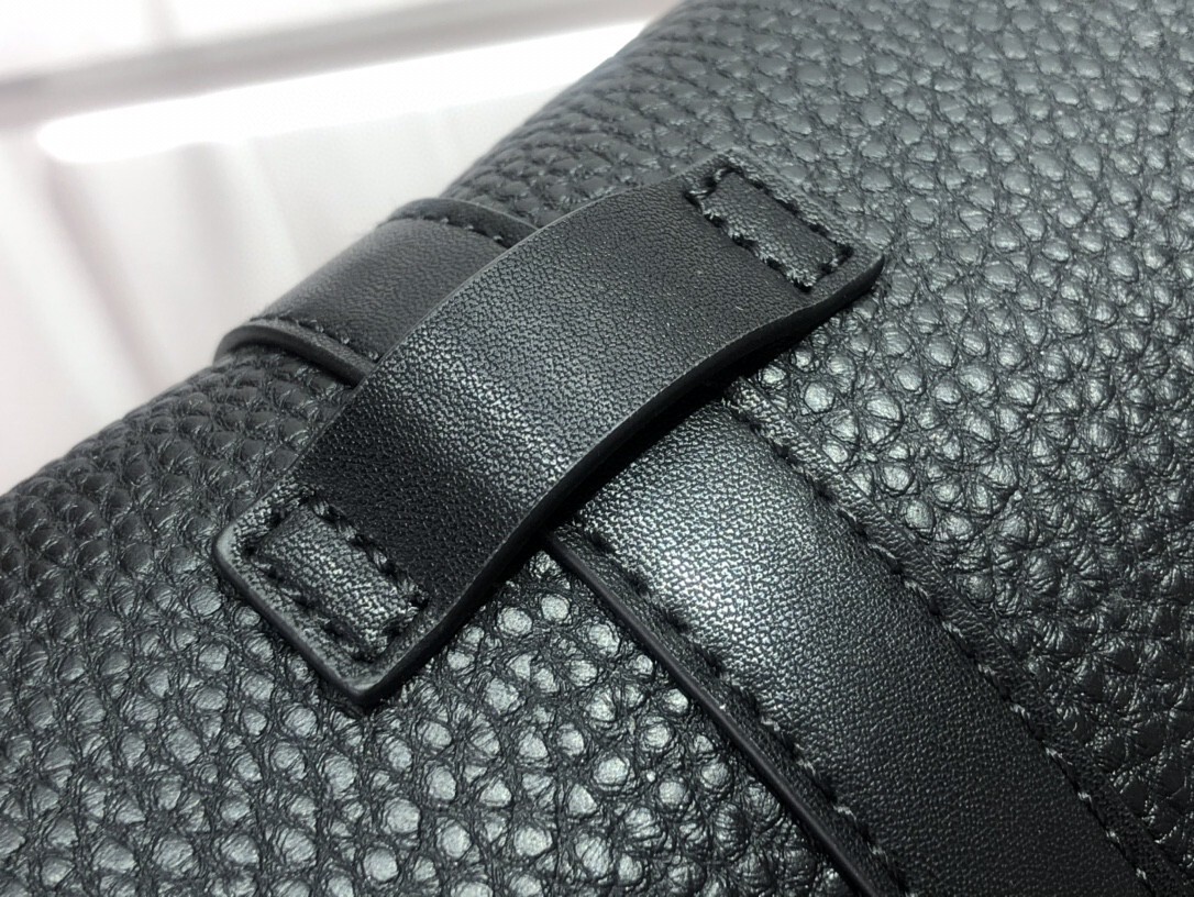 LV CHRISTOPHER SLIM BACKPACK M58644 