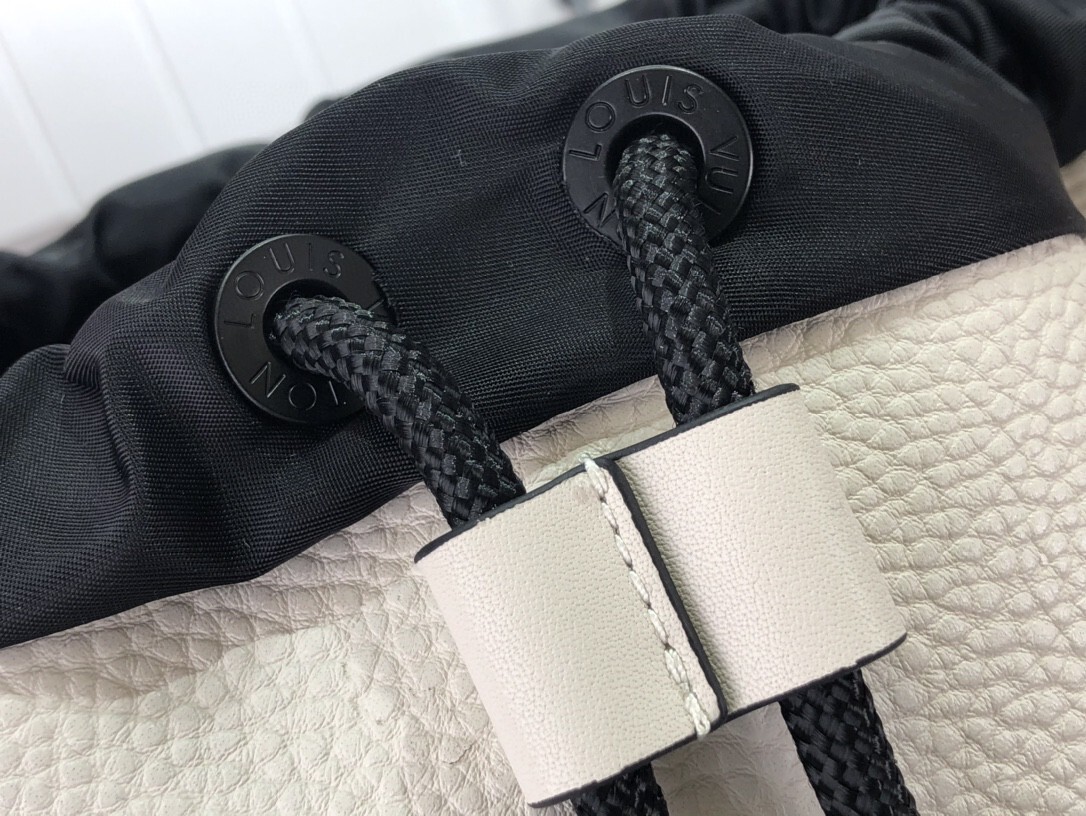 LV CHRISTOPHER SLIM BACKPACK M58644 