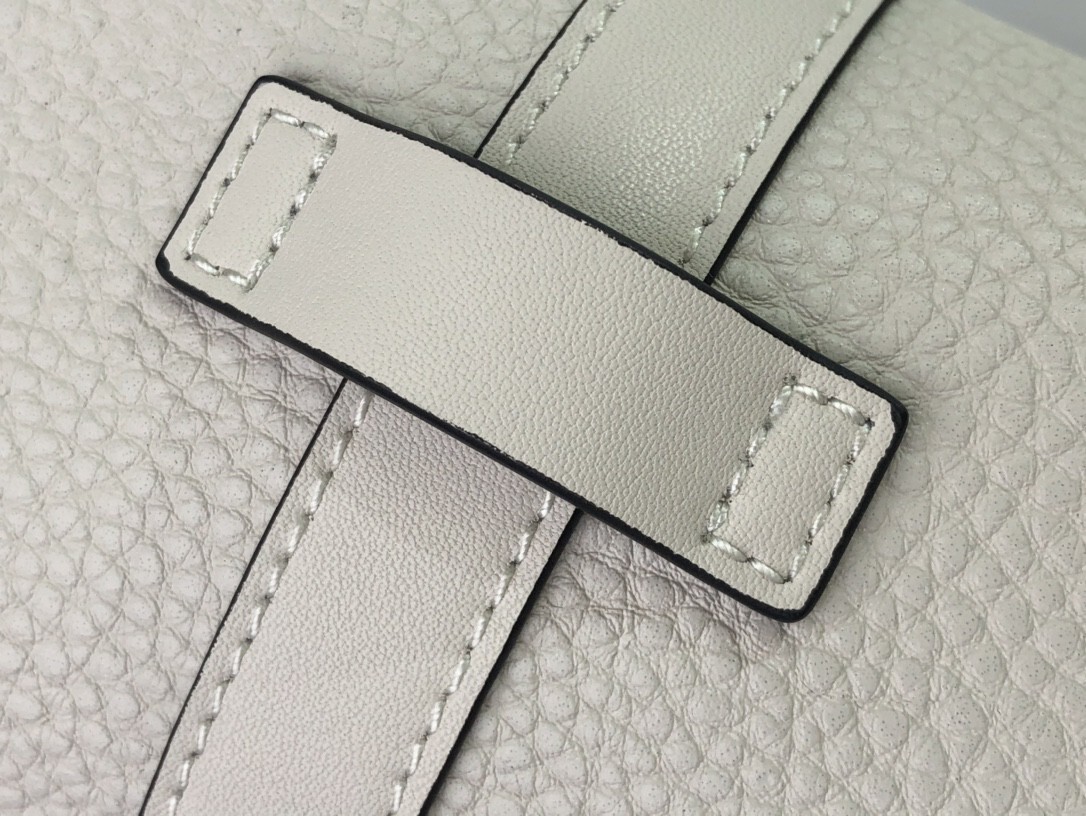 LV CHRISTOPHER SLIM BACKPACK M58644 