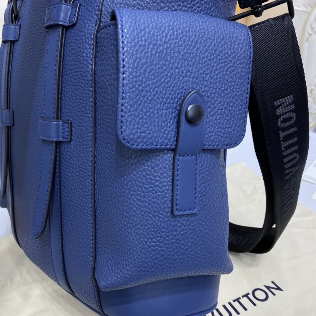 LV CHRISTOPHER TOTE M58479