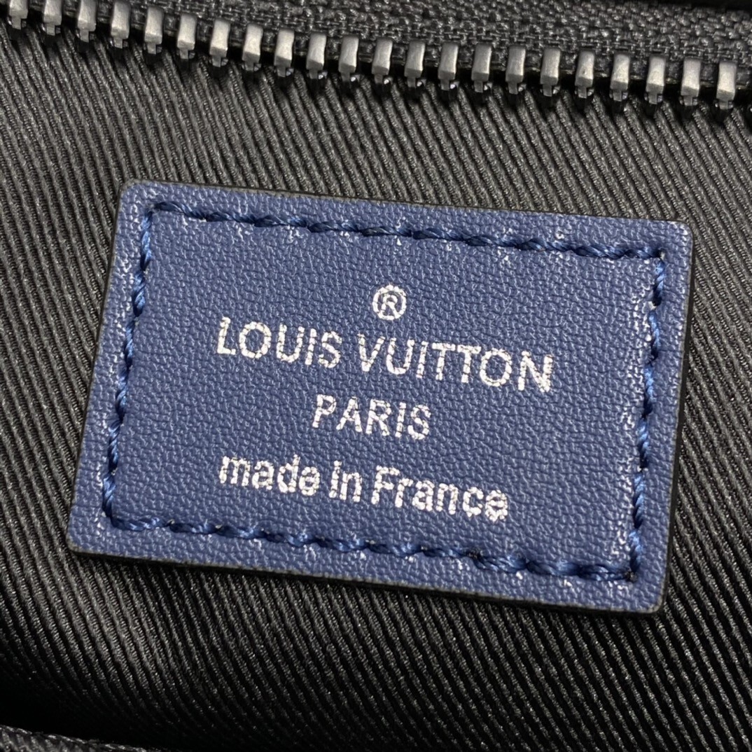 LV CHRISTOPHER TOTE M58479