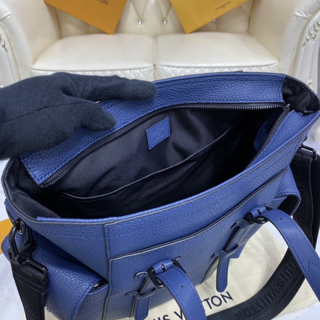 LV CHRISTOPHER TOTE M58479