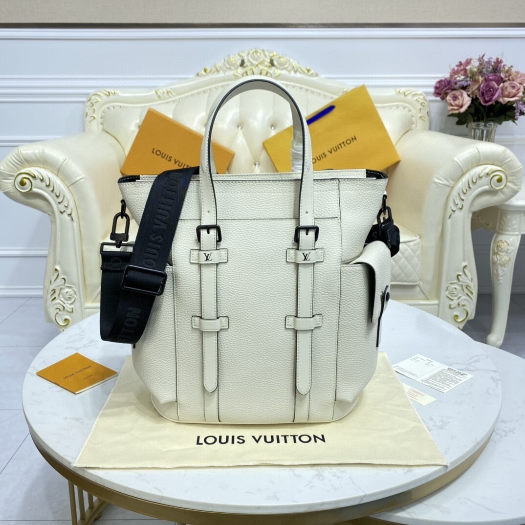 LV CHRISTOPHER TOTE M58479