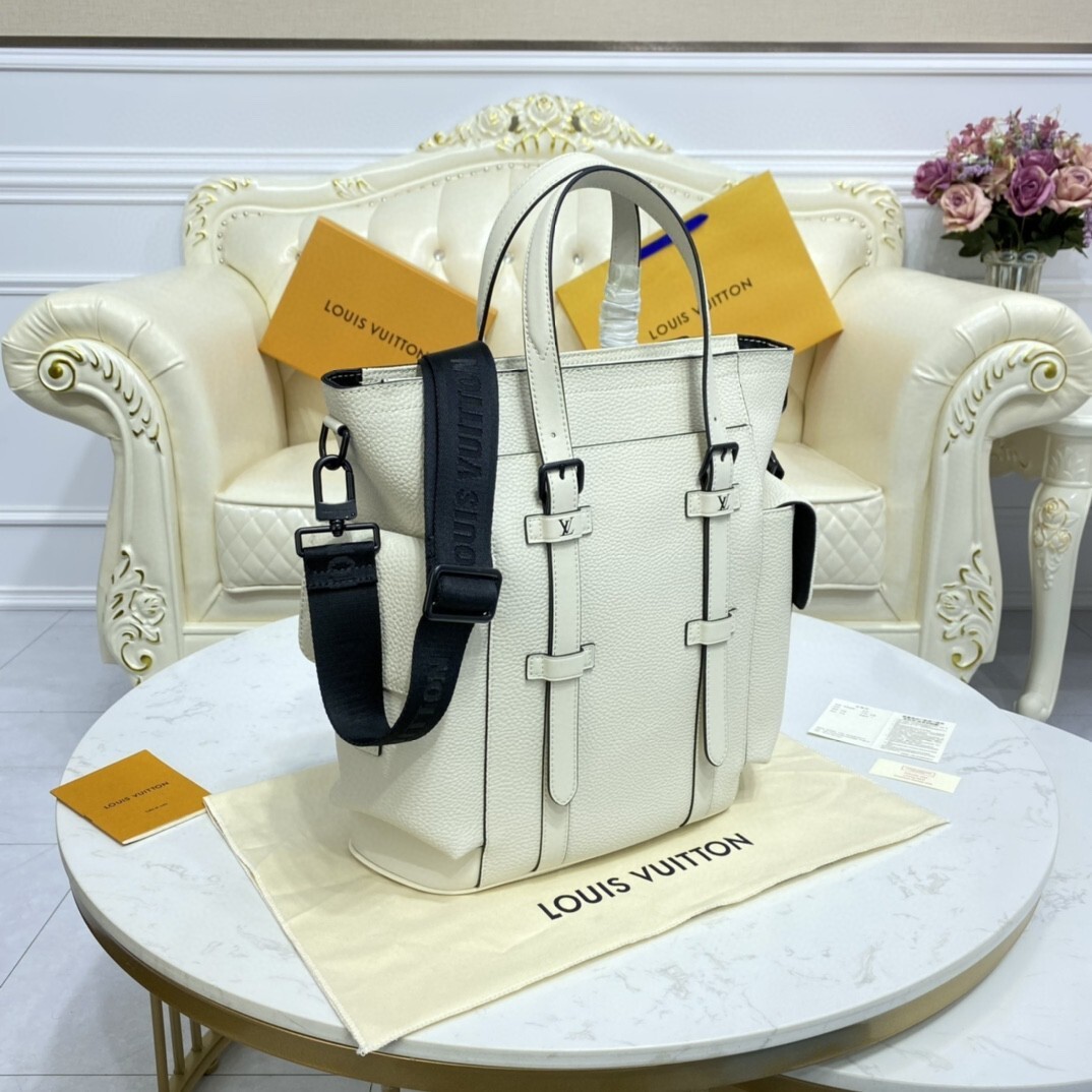 LV CHRISTOPHER TOTE M58479